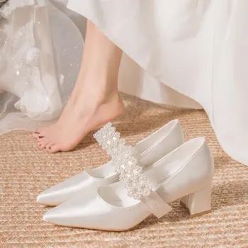 Бели обувки-лодка с цветя модел, новият пристигането, дамски копринени сватбени обувки за булката, дамски обувки на платформа и висок ток, дамски официални модела обувки, новост