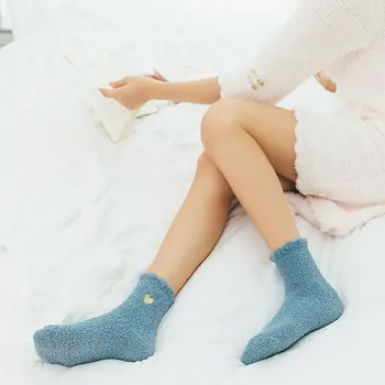 Дишащи чорапи с бродерия Love за момичета, прости обикновена чорапи със средна дължина, сладки чорапи на пода, чорапи от коралов руно, дамски трикотаж носочные на продукта