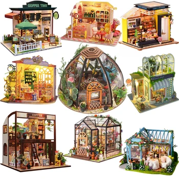 Комплекти дървени куклени къщи 