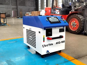 Мини преносим AccTek 1000 W 2000 W Fiber-лазерна машина за лазерно пречистване на метала от ръжда